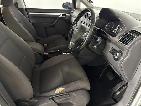 2012-Volkswagen-Touran-20-TDI-Trendline-Auto_9