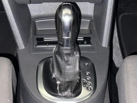 2012-Volkswagen-Touran-20-TDI-Trendline-Auto_10