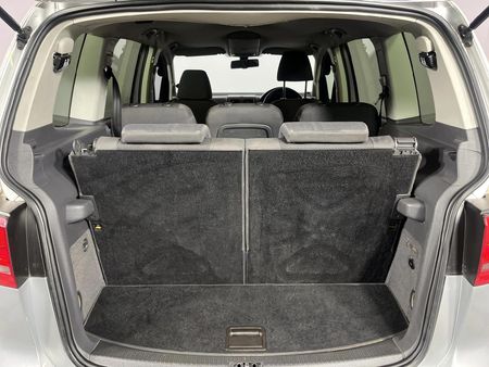 2012-Volkswagen-Touran-20-TDI-Trendline-Auto_13