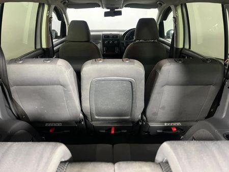 2012-Volkswagen-Touran-20-TDI-Trendline-Auto_14
