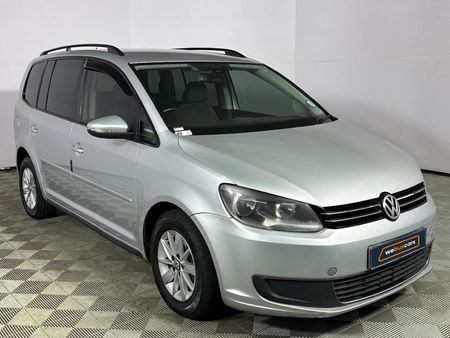 2012-Volkswagen-Touran-20-TDI-Trendline-Auto_16