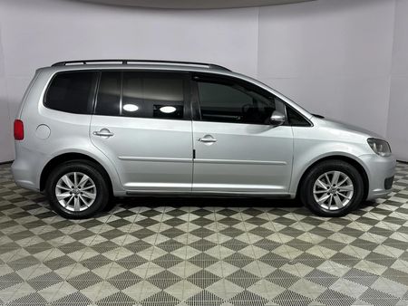 2012-Volkswagen-Touran-20-TDI-Trendline-Auto_17