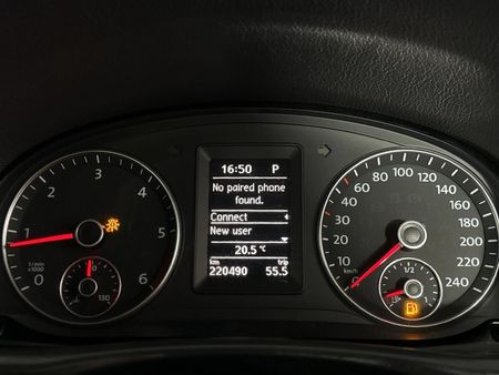 2012-Volkswagen-Touran-20-TDI-Trendline-Auto_2