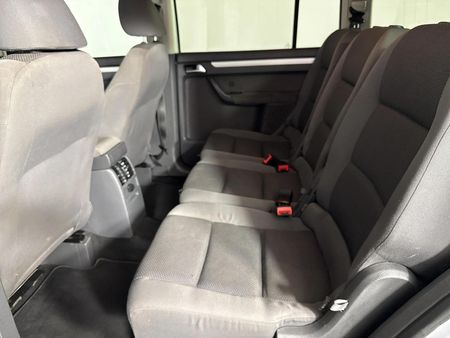 2012-Volkswagen-Touran-20-TDI-Trendline-Auto_3