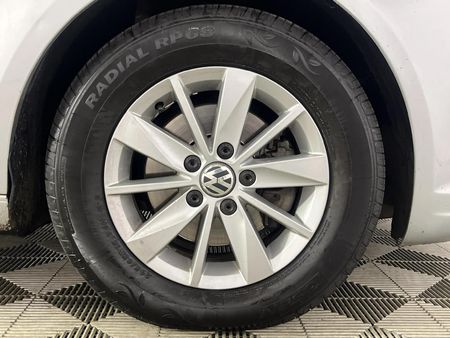 2012-Volkswagen-Touran-20-TDI-Trendline-Auto_5