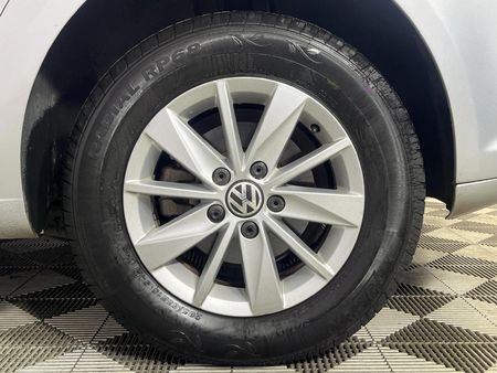 2012-Volkswagen-Touran-20-TDI-Trendline-Auto_6