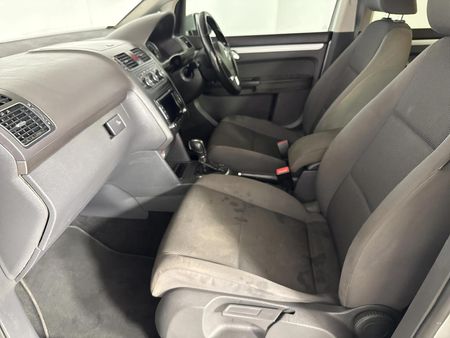 2012-Volkswagen-Touran-20-TDI-Trendline-Auto_8