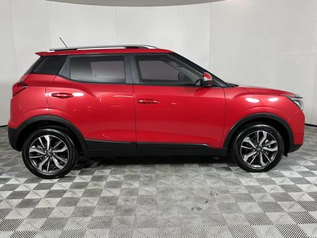 2021-Mahindra-XUV-300-15D-W8_16