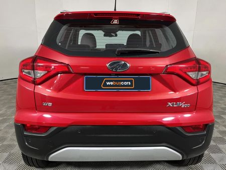 2021-Mahindra-XUV-300-15D-W8_17