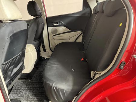 2021-Mahindra-XUV-300-15D-W8_3