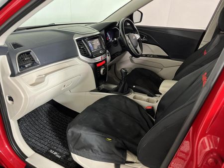 2021-Mahindra-XUV-300-15D-W8_8