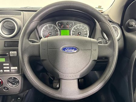 2014-Ford-Ikon-16-Ambiente_11