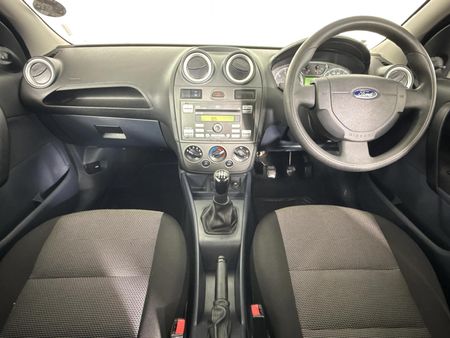 2014-Ford-Ikon-16-Ambiente_1