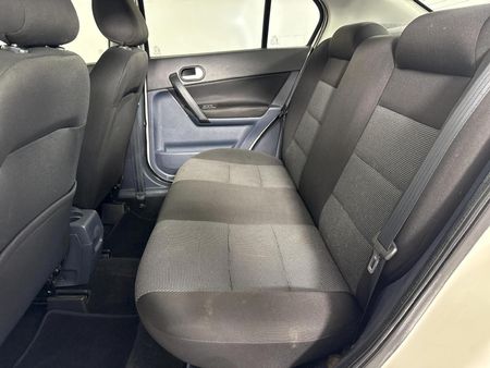 2014-Ford-Ikon-16-Ambiente_3