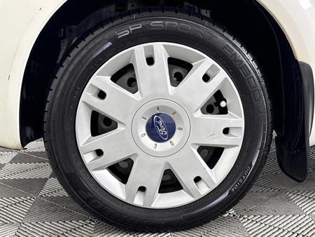 2014-Ford-Ikon-16-Ambiente_4