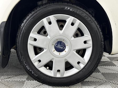 2014-Ford-Ikon-16-Ambiente_5