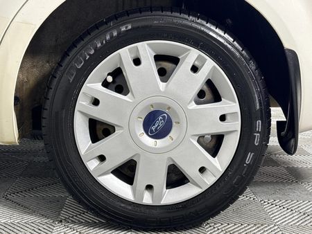 2014-Ford-Ikon-16-Ambiente_6