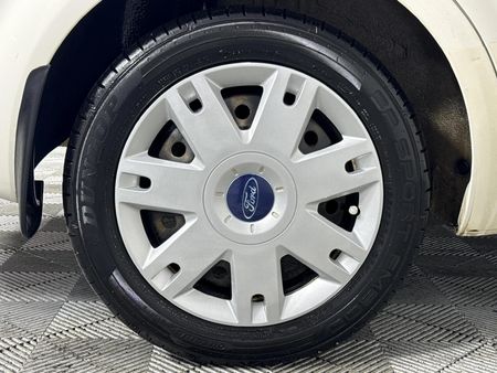 2014-Ford-Ikon-16-Ambiente_7