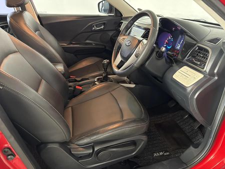 2022-Mahindra-XUV-300-15D-W8_9