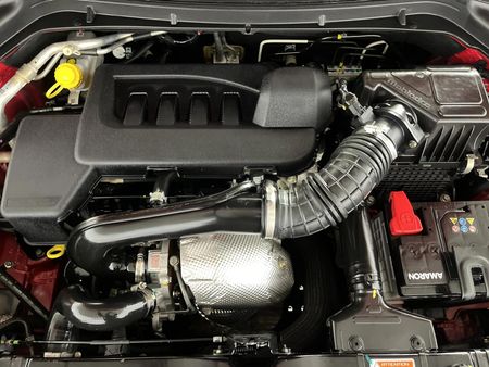 2022-Mahindra-XUV-300-15D-W8_12