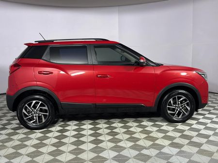 2022-Mahindra-XUV-300-15D-W8_16