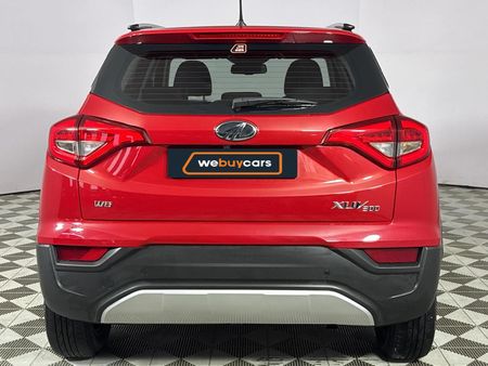 2022-Mahindra-XUV-300-15D-W8_17