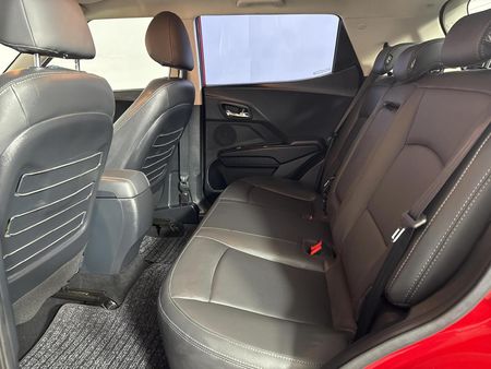 2022-Mahindra-XUV-300-15D-W8_3
