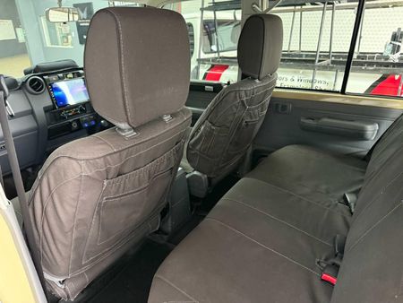 2023-Toyota-Land-Cruiser-76-45-D-V8-Station-Wagon_10