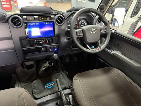 2023-Toyota-Land-Cruiser-76-45-D-V8-Station-Wagon_11