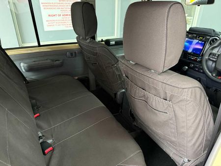 2023-Toyota-Land-Cruiser-76-45-D-V8-Station-Wagon_13