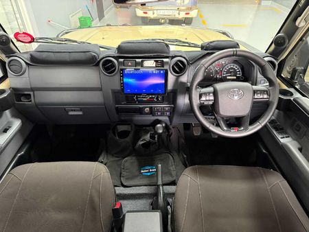 2023-Toyota-Land-Cruiser-76-45-D-V8-Station-Wagon_14