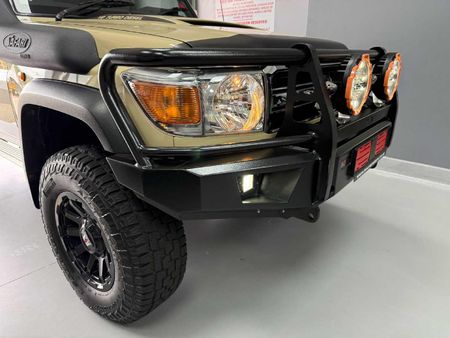 2023-Toyota-Land-Cruiser-76-45-D-V8-Station-Wagon_8