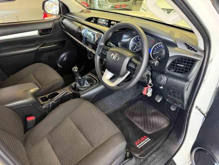 2018-Toyota-Hilux-24-GD-6-SRX-4x4-Double-Cab_9