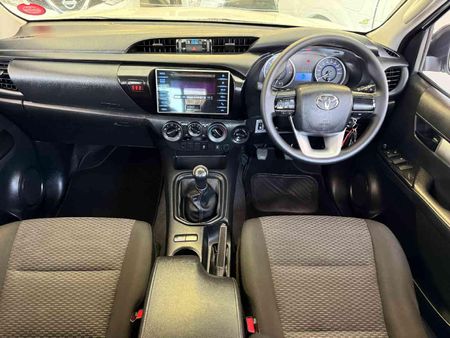 2018-Toyota-Hilux-24-GD-6-SRX-4x4-Double-Cab_11