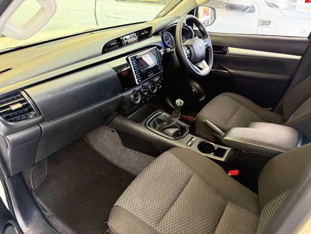 2018-Toyota-Hilux-24-GD-6-SRX-4x4-Double-Cab_12
