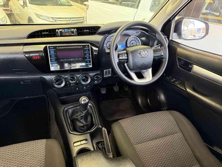 2018-Toyota-Hilux-24-GD-6-SRX-4x4-Double-Cab_14
