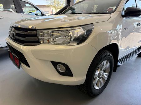 2018-Toyota-Hilux-24-GD-6-SRX-4x4-Double-Cab_6
