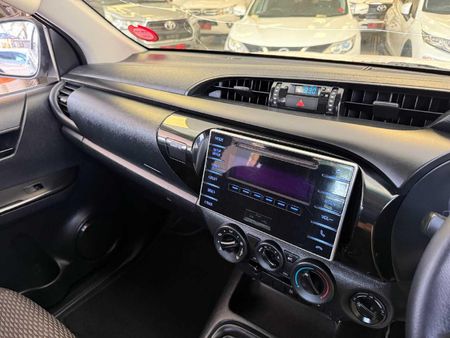 2018-Toyota-Hilux-24-GD-6-SRX-4x4-Double-Cab_8