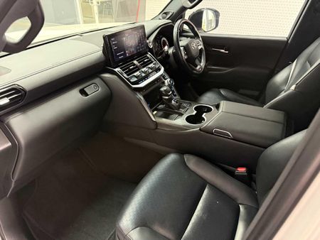 2022-Toyota-Land-Cruiser-300-V6-35-T-GR-S_9