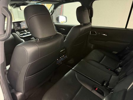 2022-Toyota-Land-Cruiser-300-V6-35-T-GR-S_10