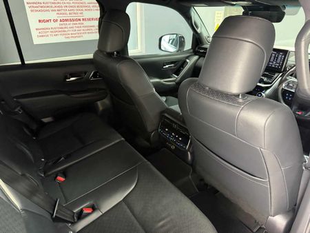 2022-Toyota-Land-Cruiser-300-V6-35-T-GR-S_12