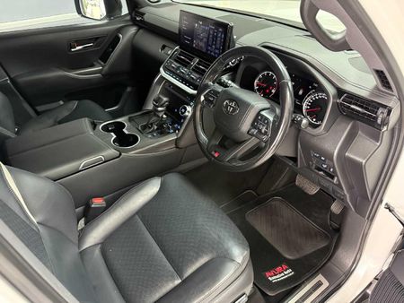 2022-Toyota-Land-Cruiser-300-V6-35-T-GR-S_16