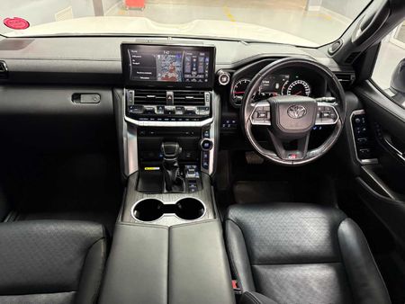 2022-Toyota-Land-Cruiser-300-V6-35-T-GR-S_19