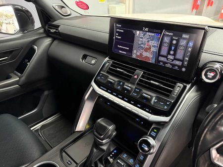2022-Toyota-Land-Cruiser-300-V6-35-T-GR-S_6