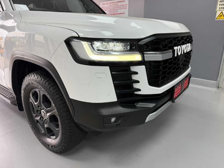 2022-Toyota-Land-Cruiser-300-V6-35-T-GR-S_8