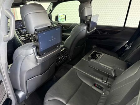 2023-Lexus-LX-500d_9