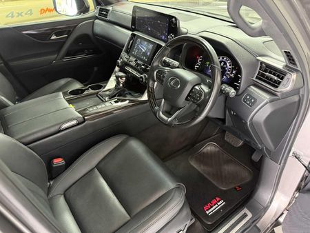 2023-Lexus-LX-500d_13