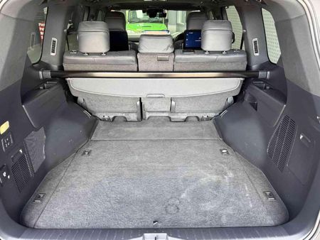 2023-Lexus-LX-500d_15