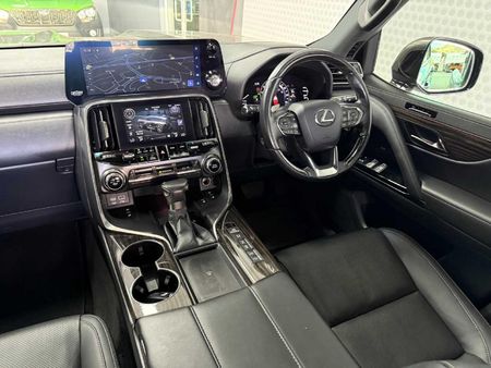2023-Lexus-LX-500d_16