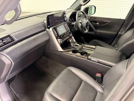 2023-Lexus-LX-500d_17